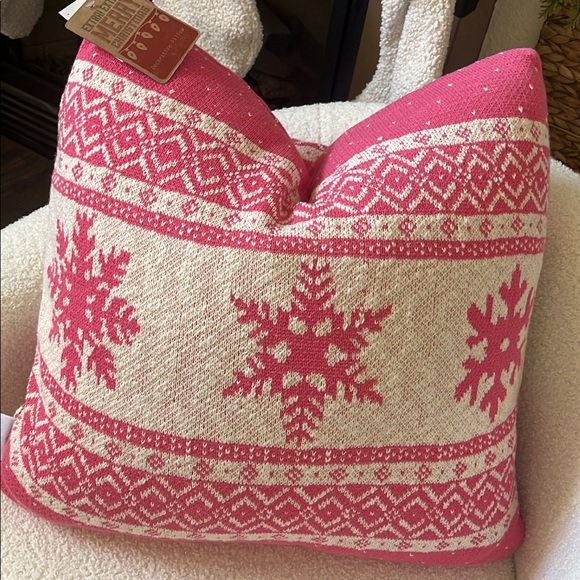 NWT pink snowflake pillow - Picture 3 of 8